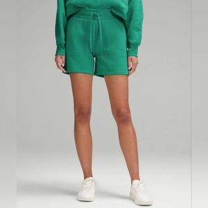 Lululemon Scuba High-Rise Short 5" Women's Size 10 Cascadia Green